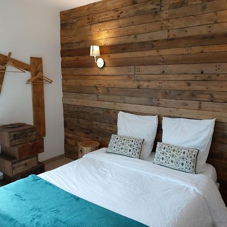 Les Marguerites Bed and Breakfast Champdolent Exteriör bild