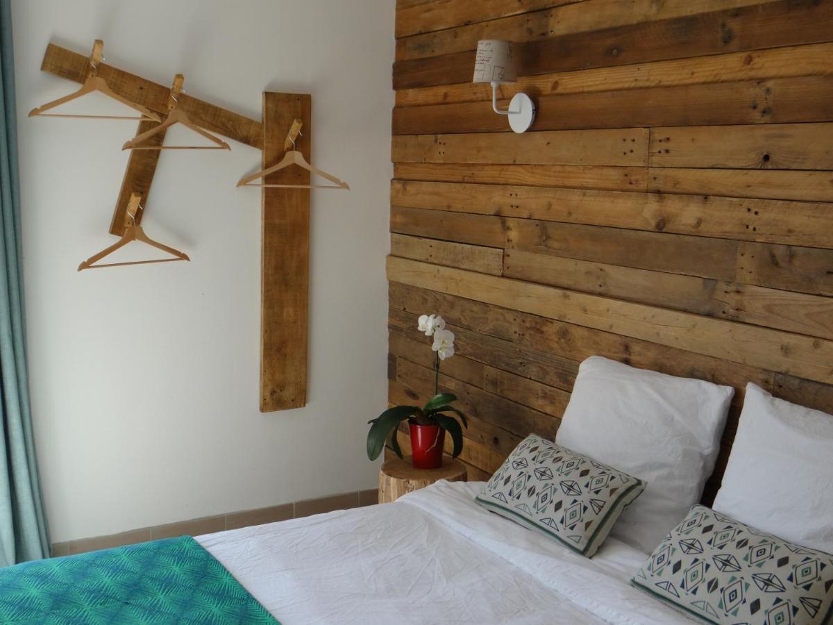 Les Marguerites Bed and Breakfast Champdolent Exteriör bild