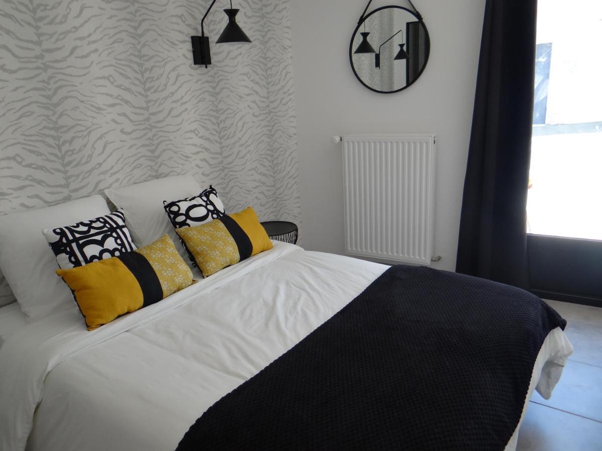 Les Marguerites Bed and Breakfast Champdolent Exteriör bild