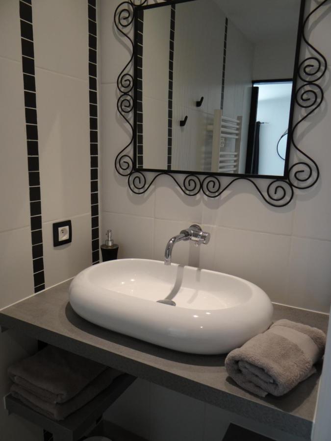 Les Marguerites Bed and Breakfast Champdolent Exteriör bild