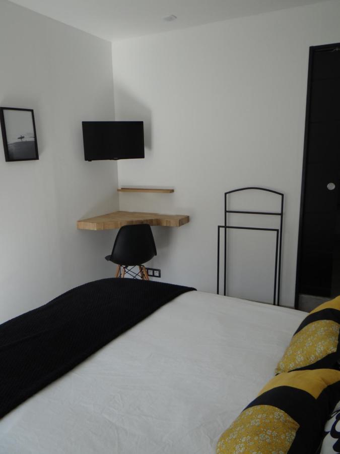 Les Marguerites Bed and Breakfast Champdolent Exteriör bild