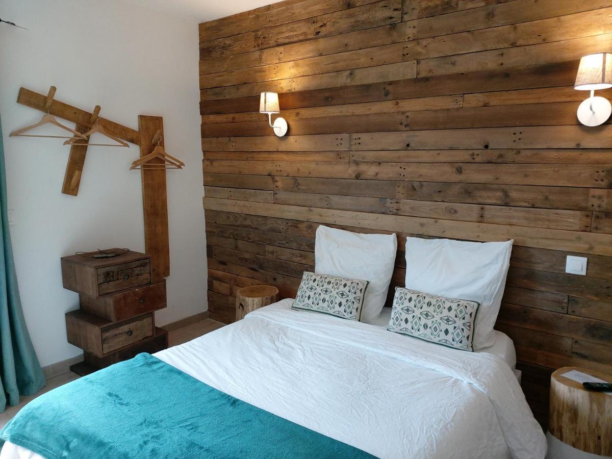 Les Marguerites Bed and Breakfast Champdolent Exteriör bild